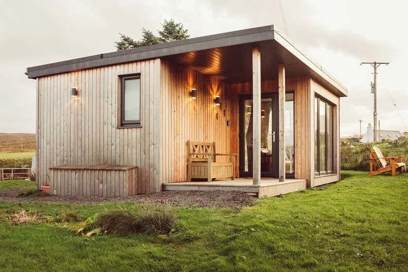 Luxury self-catering cabin - panoramic mountain views, short walk from the beach - Image 1