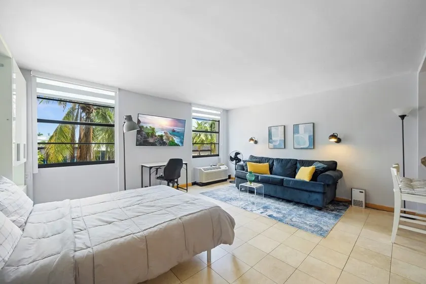 Cozy Studio. Walk to the Beach and Restaurants - Image 1