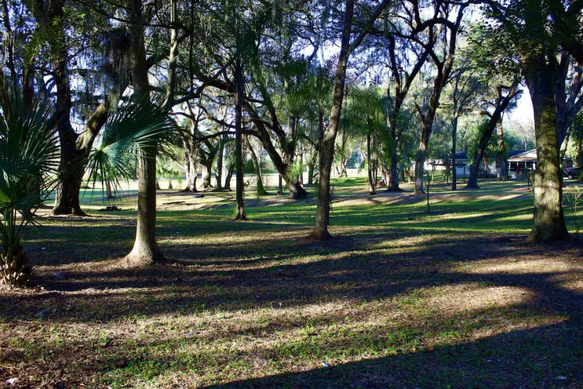 10 % DISCOUNT Cheerful home on 3.5 acres with plenty parking /long term rental - Image 1