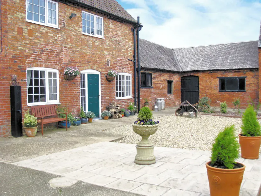 2 bedroom accommodation in Westborough, near Newark - Image 1