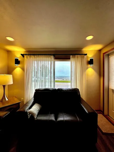 Reel Paradise - Entire Home - Image 1