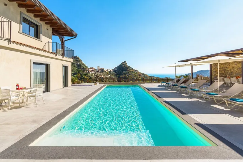 Luxury villa with pool few km away from Taormina - Image 1