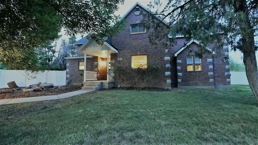 6 Bed 6 bath Country Red Brick Home - Image 1
