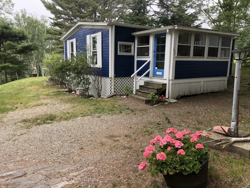 Exceptional waterfront cottage in Boothbay Harbour - Image 1