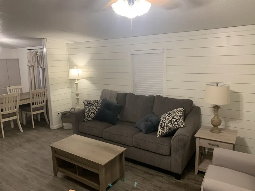 Cozy, Quiet  3B/2bath with large yard- SLEEPS 8! Just minutes from Fort Polk - Image 1