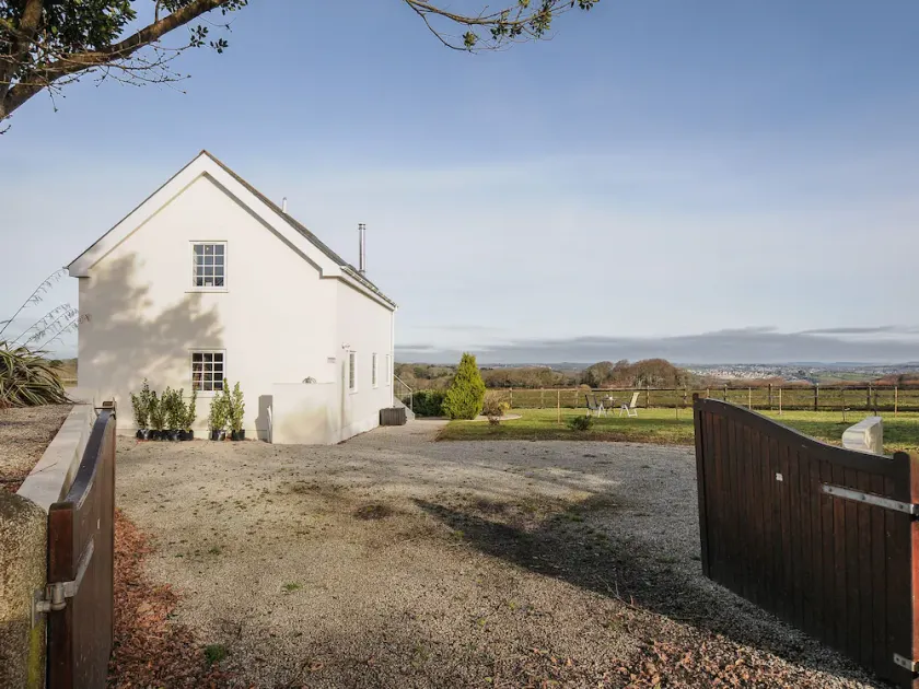 SPIRES, pet friendly, character holiday cottage in Carnon Downs - Image 1