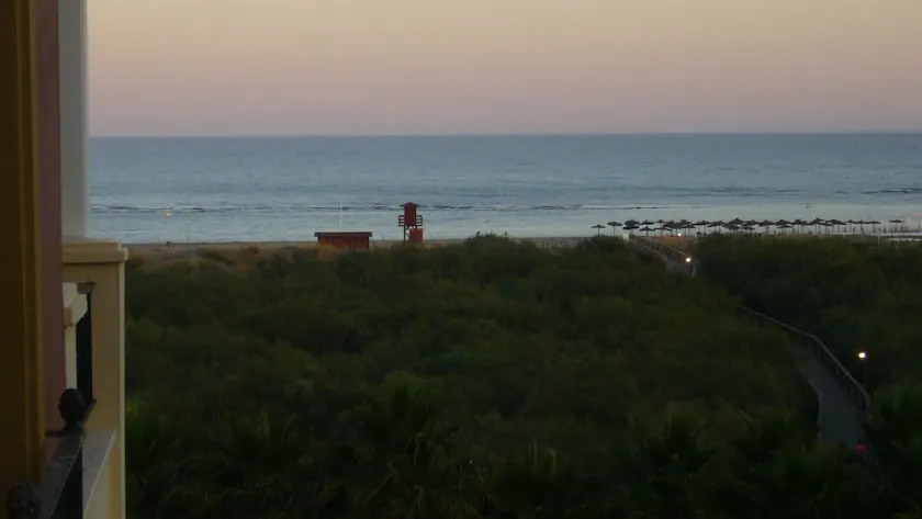 Appartement en bord de mer avec une vue fantastique sur la mer - Image 1