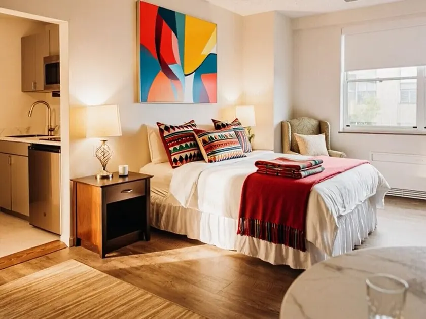 101 · Modern Charm #101 - Hotel Phillips - Image 1