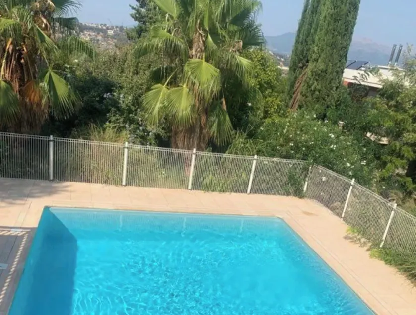 Bel air flat - Image 1
