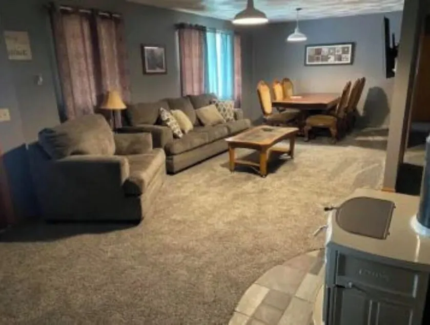Large home 2 living rooms, 4 bedrooms. Near lakes and great hunting and fishing. - Image 1