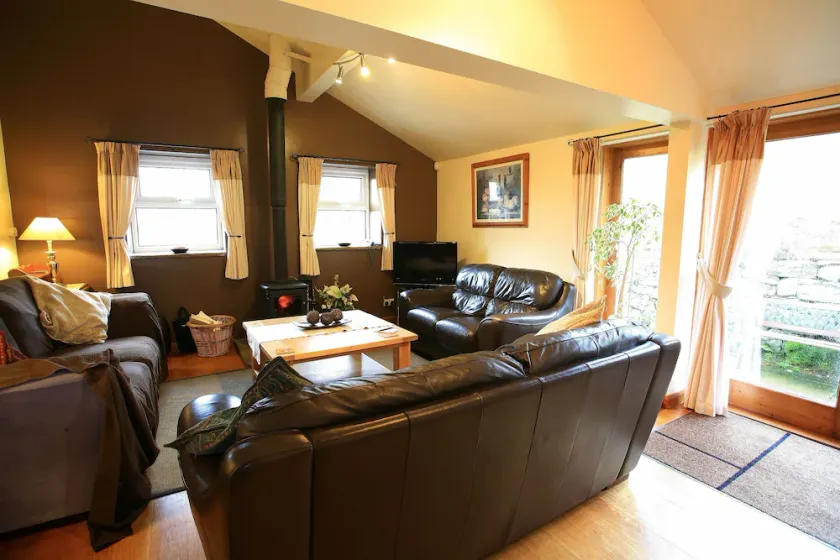 Cottage di campagna indipendente con 5 camere da letto e 3 en suite - Image 1