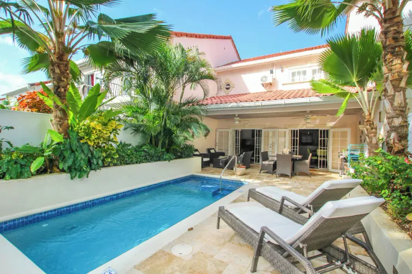 Rilassatevi a bordo piscina in questa elegante residenza - Porters Gate 24 - Image 1