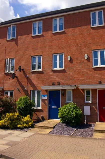 Ladysmith House (4 bedrooms) Serviced Accomodation - Image 1