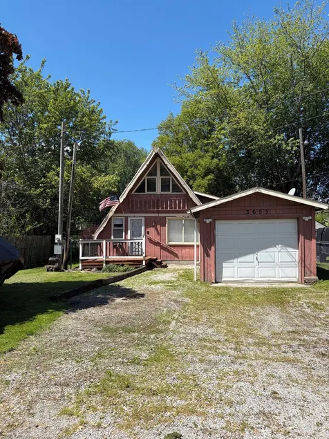 Charming 3 bedroom 2 bath  A frame home on channel to Kuhn Lake & Barbee Chain - Image 1
