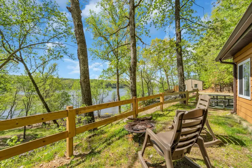 Eagles Rest on Kentucky Lake- peaceful spot for vacation overlooking the lake - Image 1