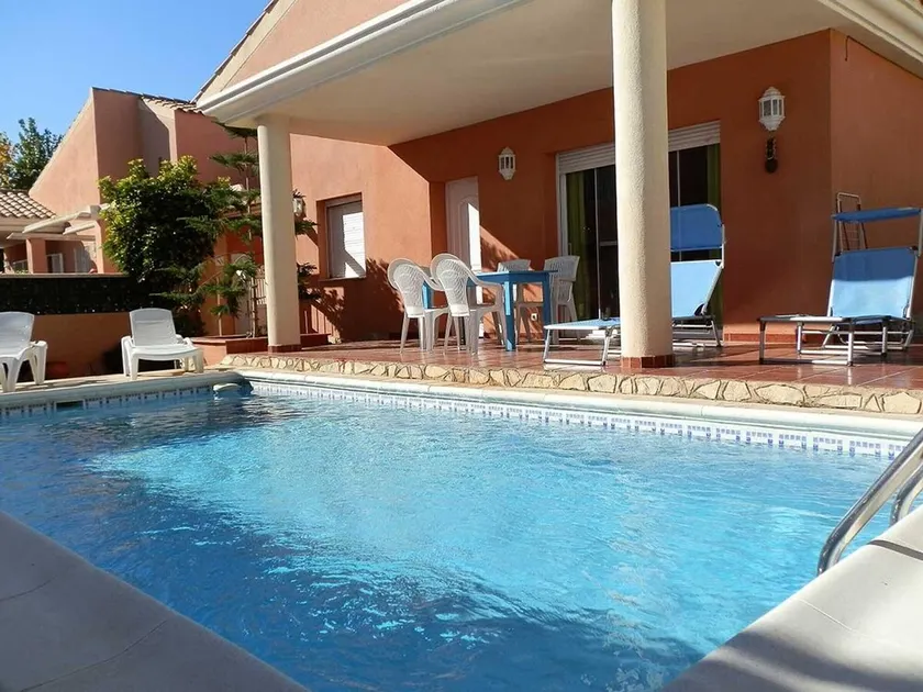 Casa cerca del mar con piscina privada, wifi, aire opcional, admite mascotas, playa y piscina para perros - Image 1