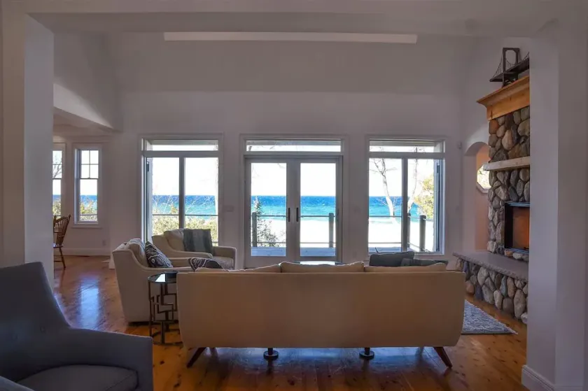 Lake Michigan Luxury Lake House with 5 private bedroom suites - Image 1