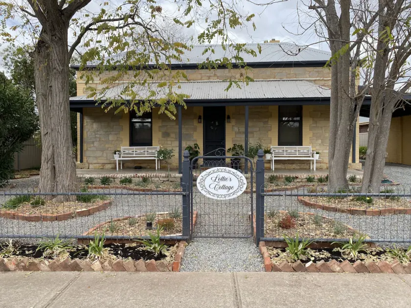 100 year old Renovated Stone Cottage - Image 1