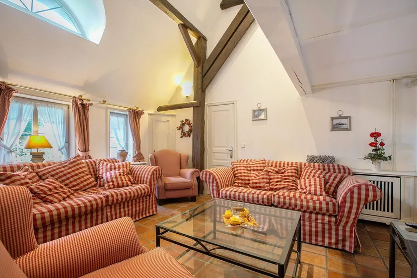 Apartment 'Friesenhaus' with Shared Garden and Wi-Fi - Image 1