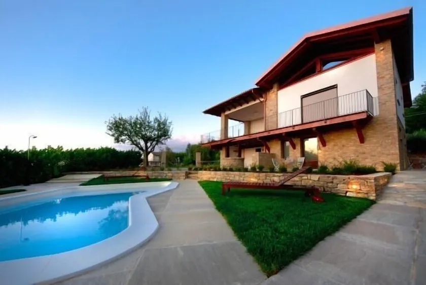 Self catering Residence Masnaiot for 2 people - Image 1
