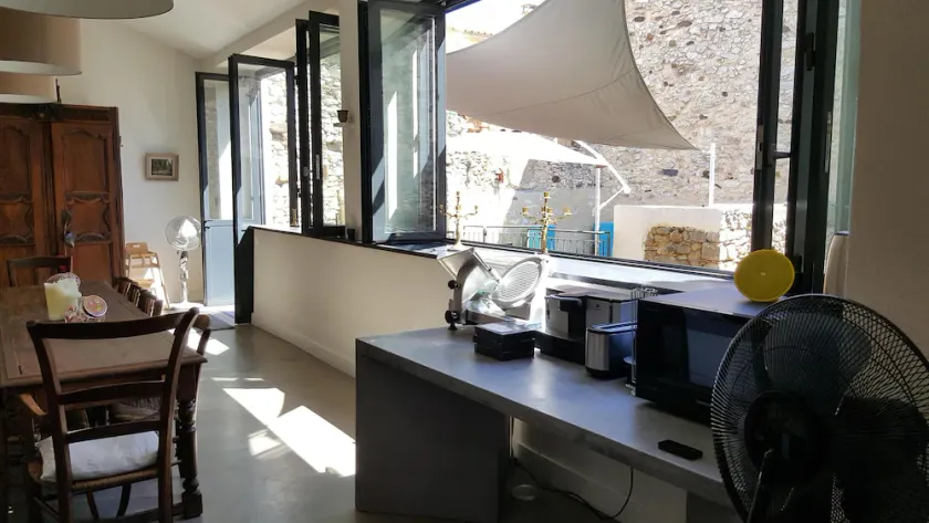 UZES / gammelt hus med karakter i byen renoveret sover 22 - Image 1