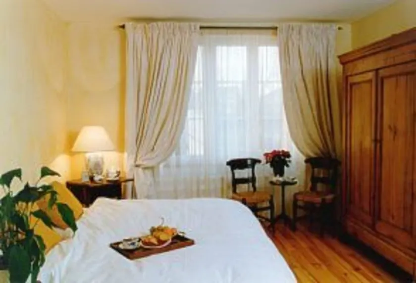 VICHY - SEHR GLÜCKLICHES KOMFORTABLES ZUHAUSE IM ECHTEN BERGDORF 25KMSVICH - Image 1