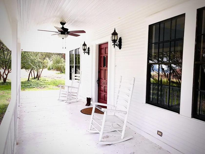 Quiet Farmhouse surrounded by 50 acres  - Image 1