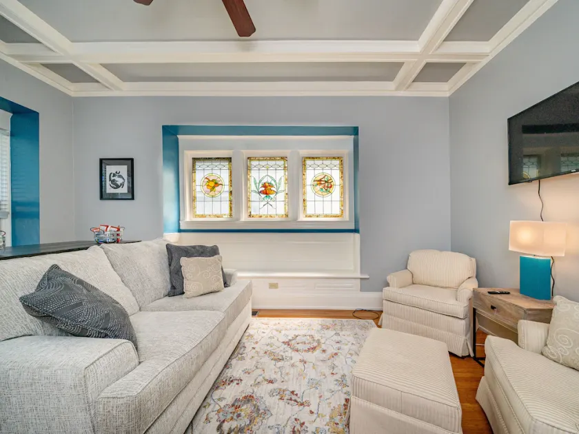1st floor 2-bedroom with off-street parking - Image 1