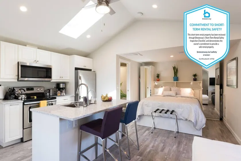 Jewel in the Sky:   Modern, Private,  Luxurious Loft + EV Charger! - Image 1
