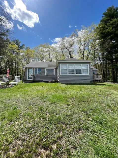 4 bedroom 1 bath.  Large Yard, Short walk to public beach. - Image 1