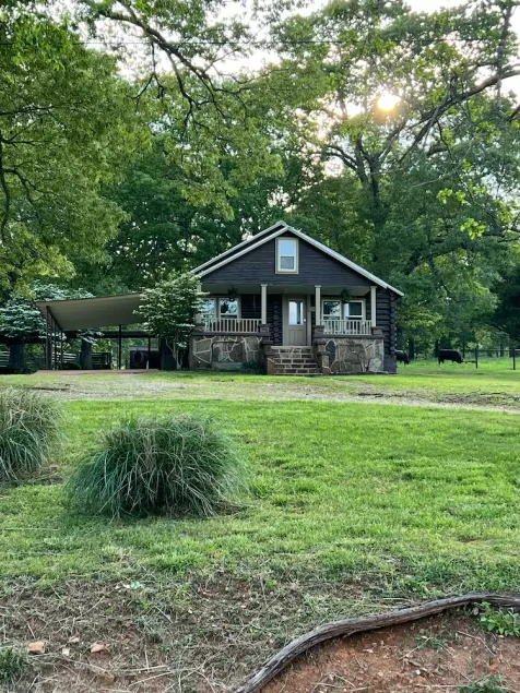 Country  setting Old Log Home   5 mins  to Spring  River - Image 1