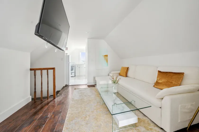 NY Luxury Apt Free Parking in PRIME Area - Image 1