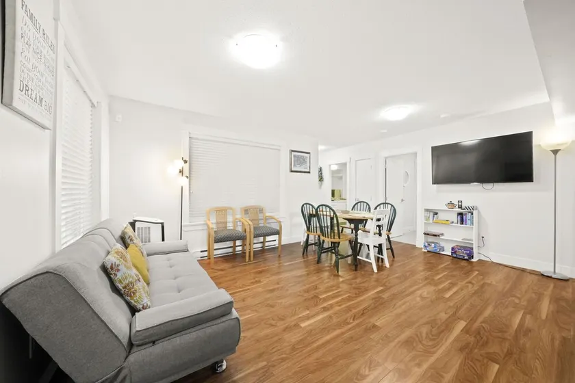 Modern yet comfy 3 bed suite in Surrey - Image 1