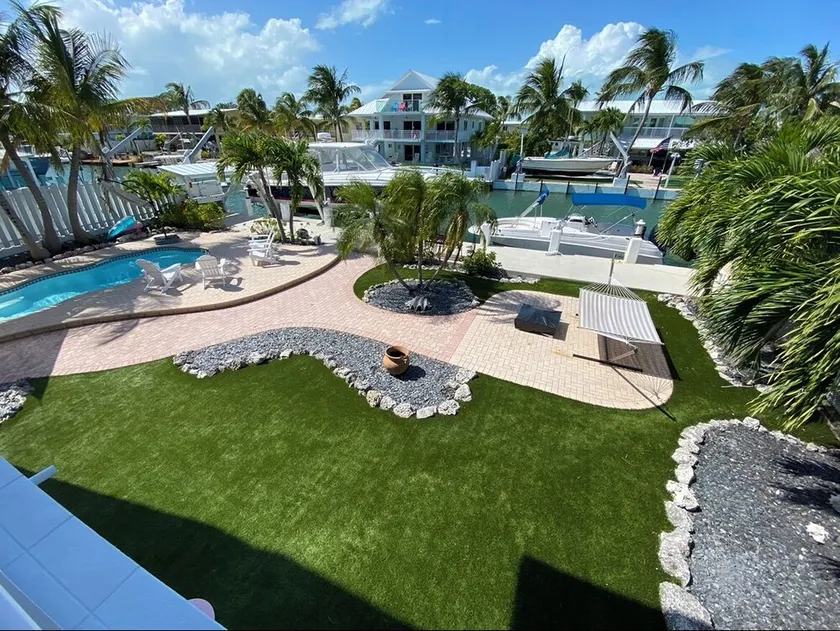 Large Canal Front Family home in the heart of Islamorada - Image 1