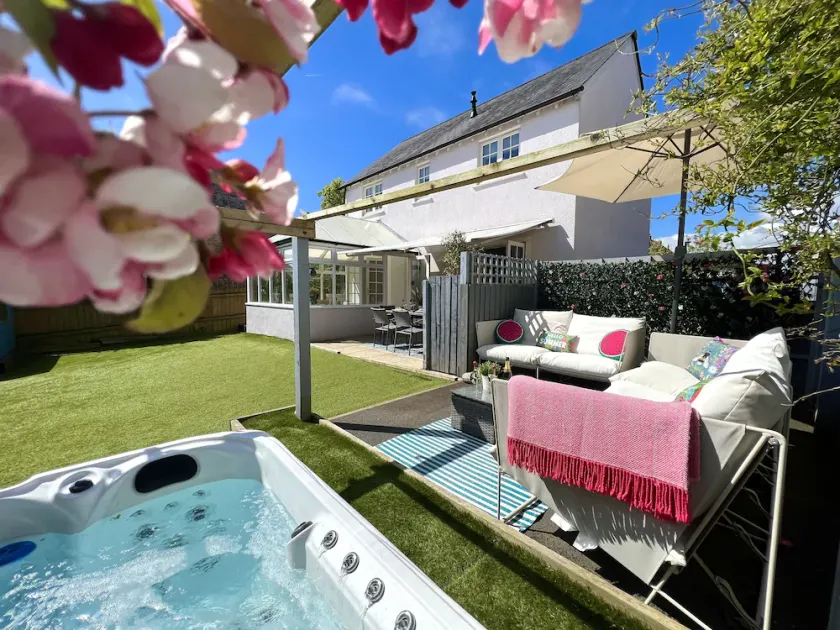 Hot Tub Heaven in Beautiful Village, Close to Beaches - Blue Flag & Dog Friendly - Image 1