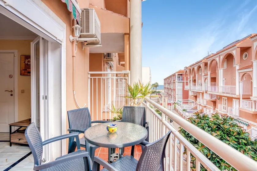 Appartement 'Verano Azul' avec piscine commune, Wi-Fi et climatisation - Image 1