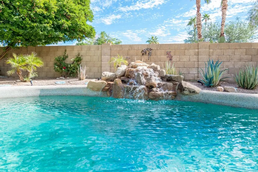 Casa Willow Home - Image 1
