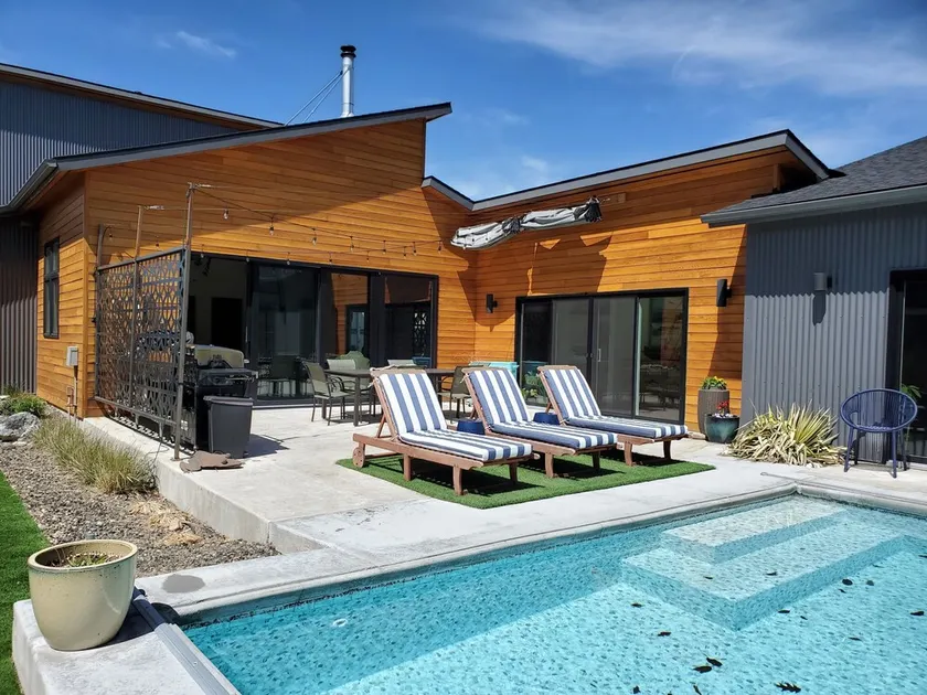 Modern Oasis with pool, close to downtown and airport - Image 1
