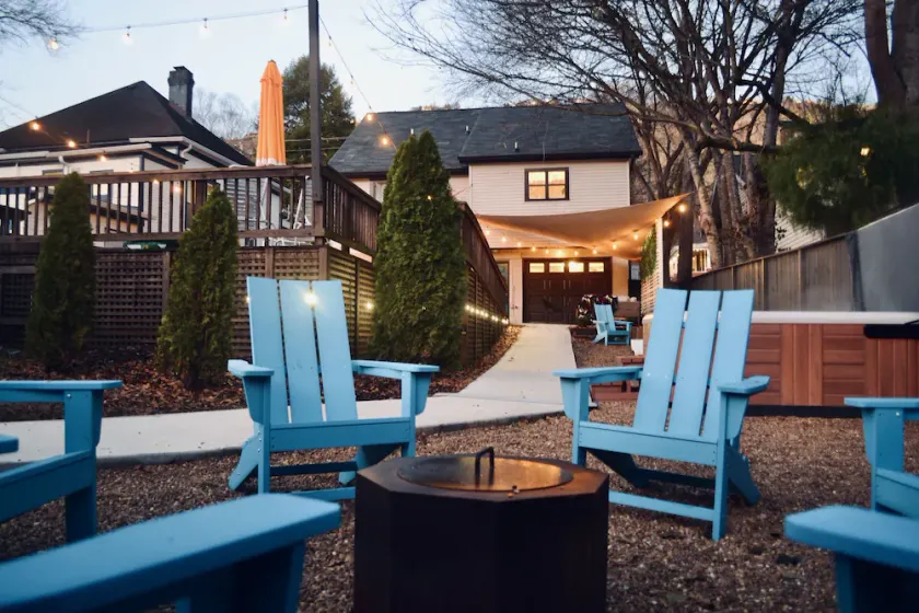 The Jade | Stunning, On Walking Path w Hot tub & Pool - Image 1