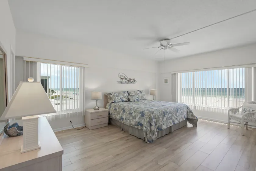 Island House Beach Resort 5 Syd - Image 1