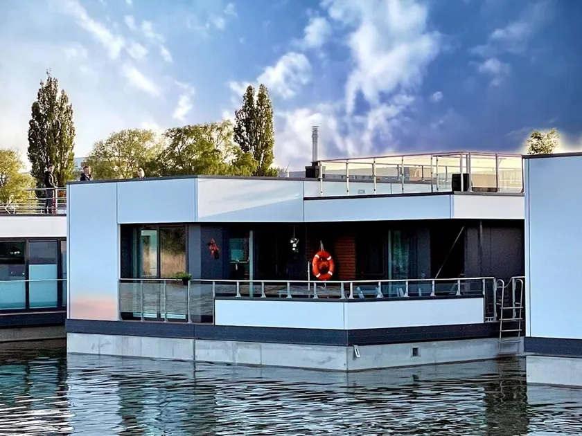 Floating Hideaway- Coco de Mer - Image 1