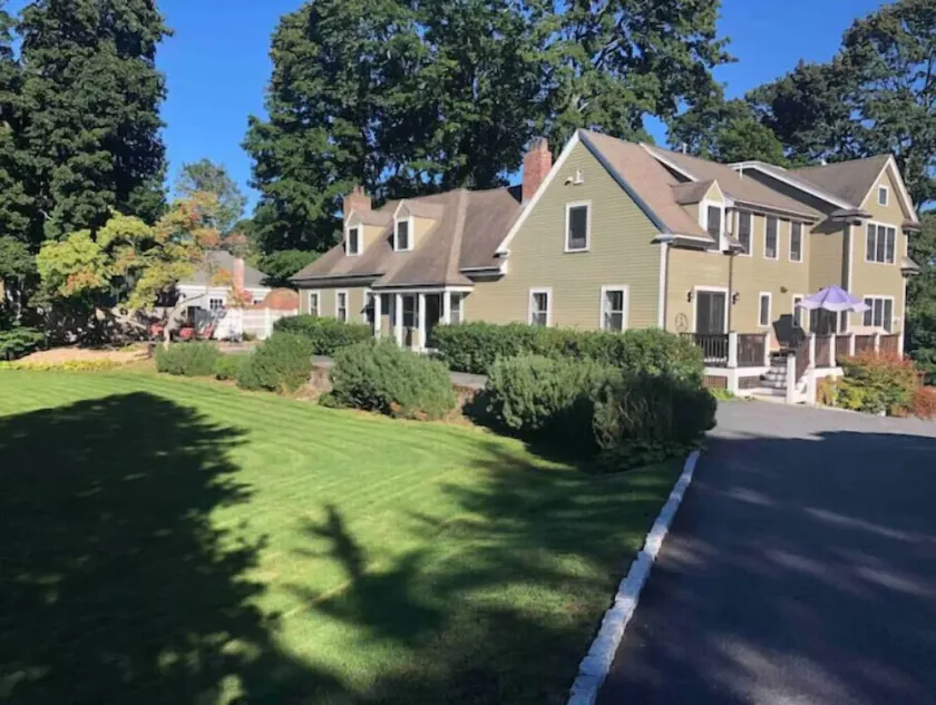 Large family home in great location - Image 1