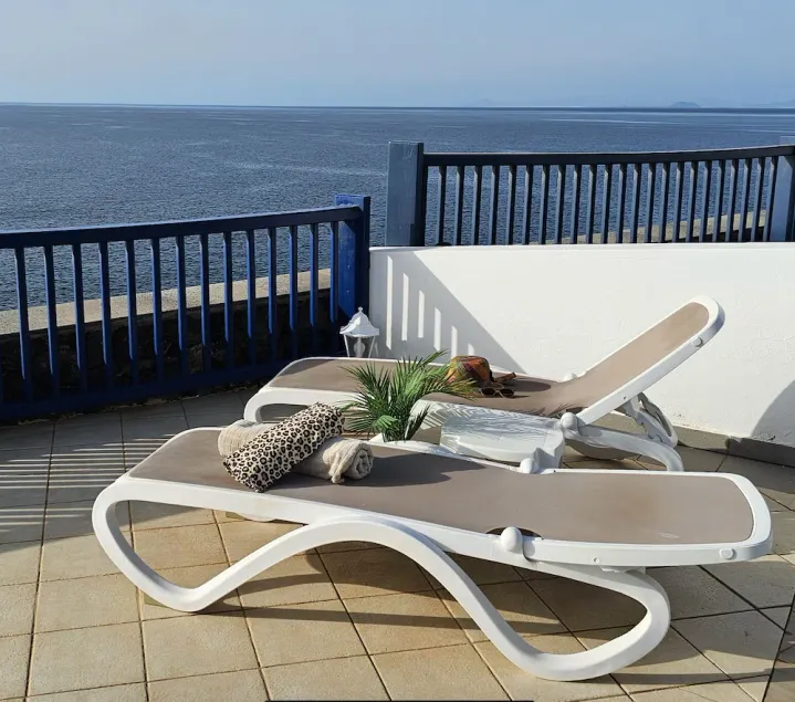 Villa con piscina privada y vistas espectaculares al mar ya la montaña - Image 1