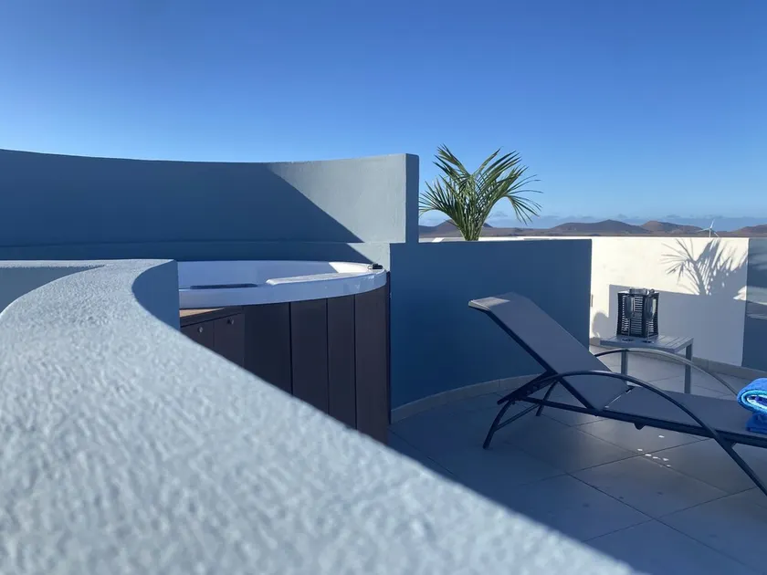 CASA MAGMA: apartment with roof terrace, private Jacuzzi, ocean & volcano views - Image 1