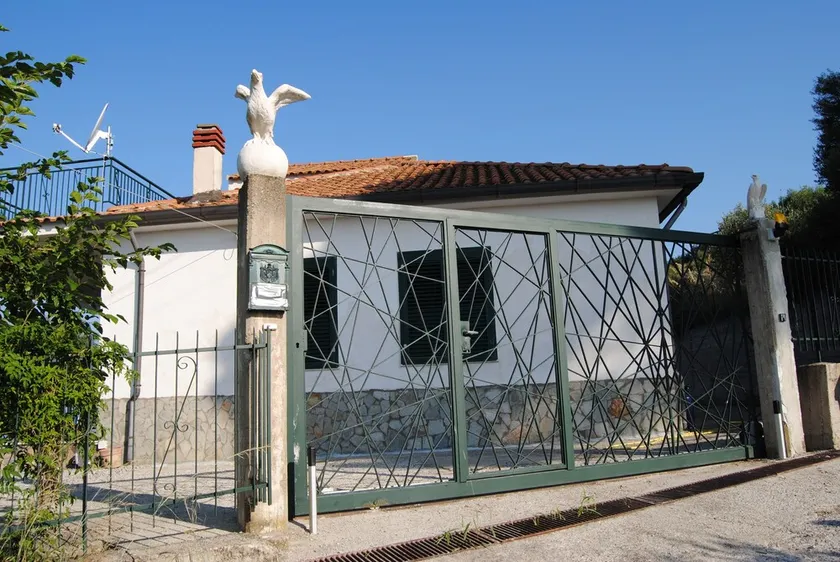 Maison individuelle avec de superbes vues sur la mer et les montagnes, idéale avec un chien - Image 1