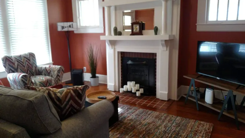 Historic Craftsman bungalow near Winston Salem, wineries and mountain activities - Image 1