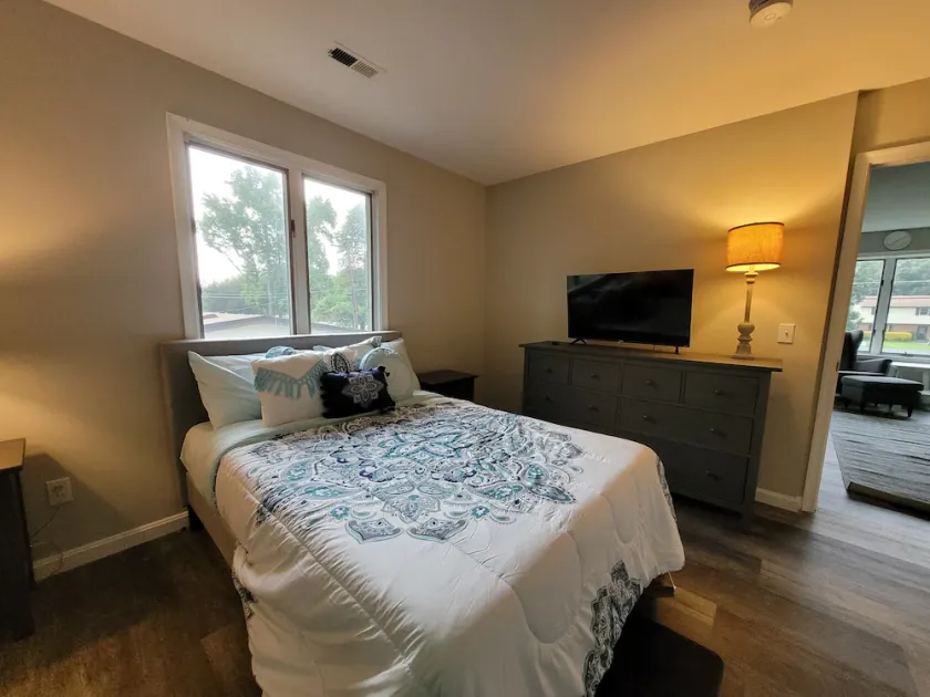 Chesapeake Bay Loft Retreat, Walk to Water, Sleeps 2,  20 Min to Annapolis - Image 1