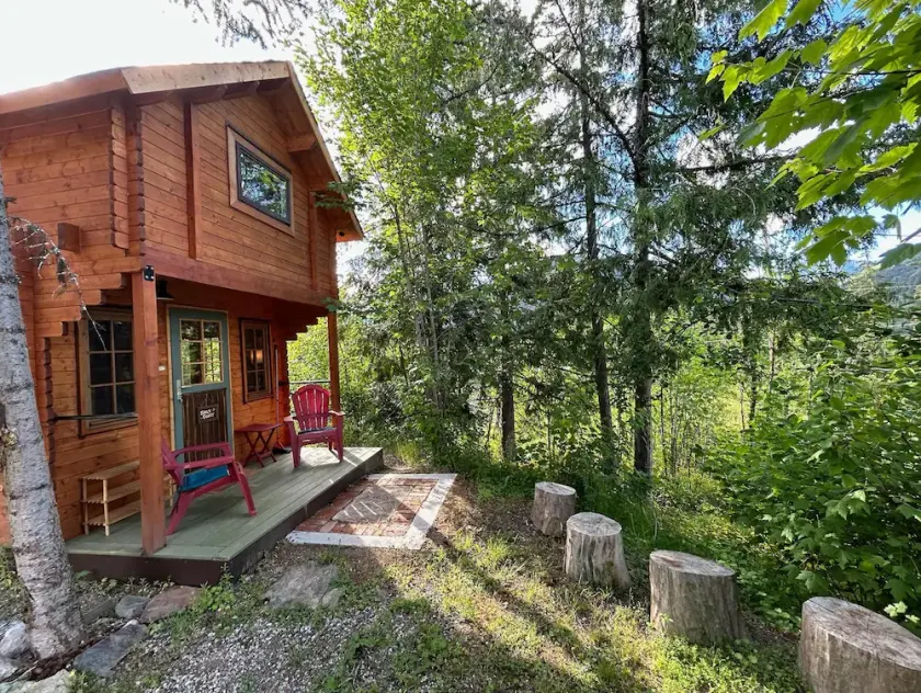 Discover Funky Bunky: Your Rustic Retreat 5 Min from Nelson - Image 1
