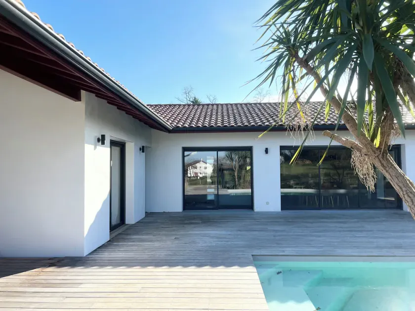 Villa T5 avec piscine - Image 1
