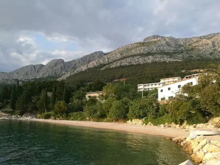 Apartment Antonio at beach in Ravnice, Omiš - Image 1